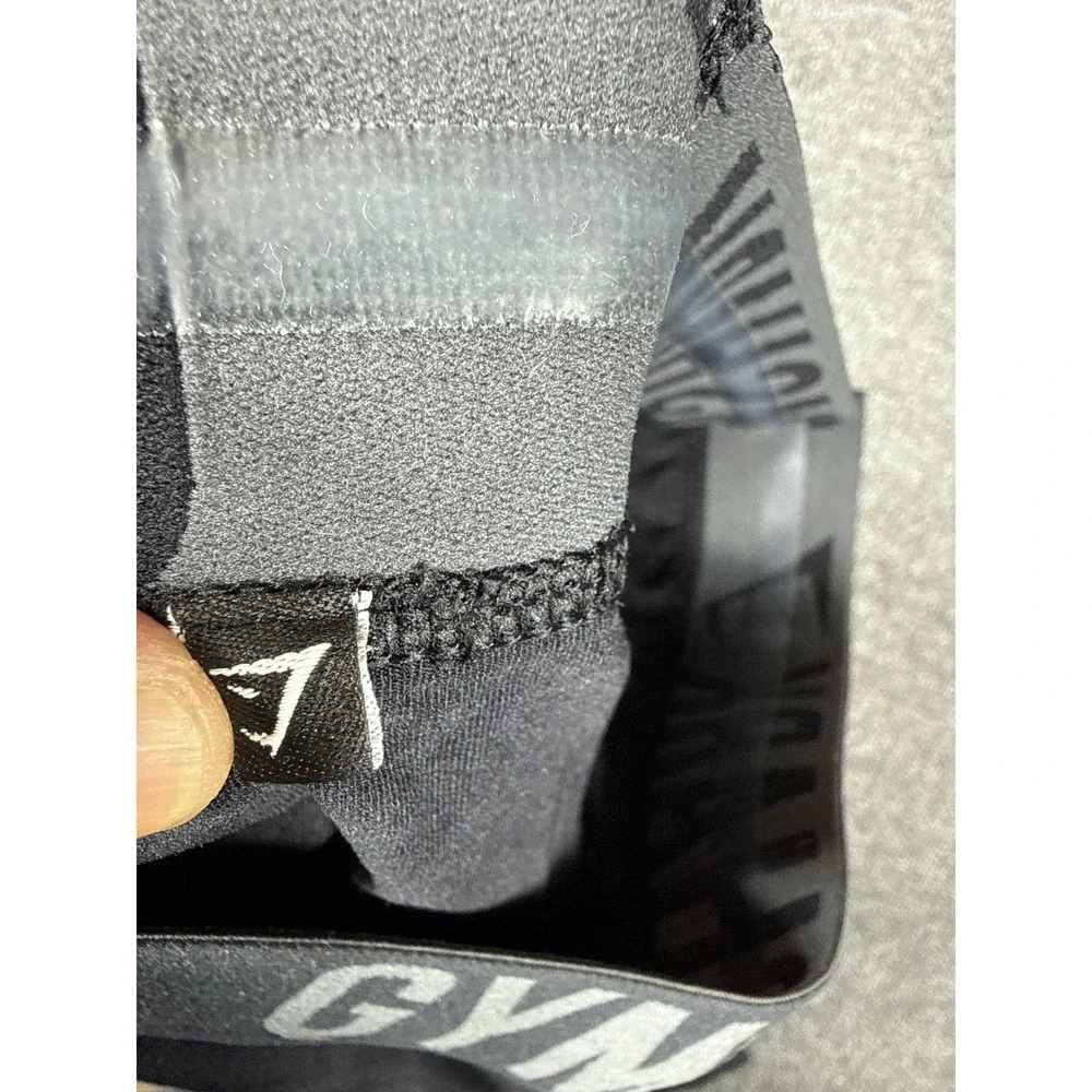Gymshark Womens Black Seamless Cropped Leggings Branded Waistband Activewear - Picture 2 of 6
